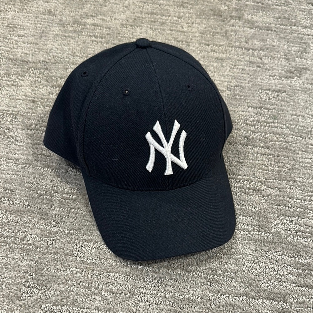 Yankees Dark Blue and White Baseball Cap